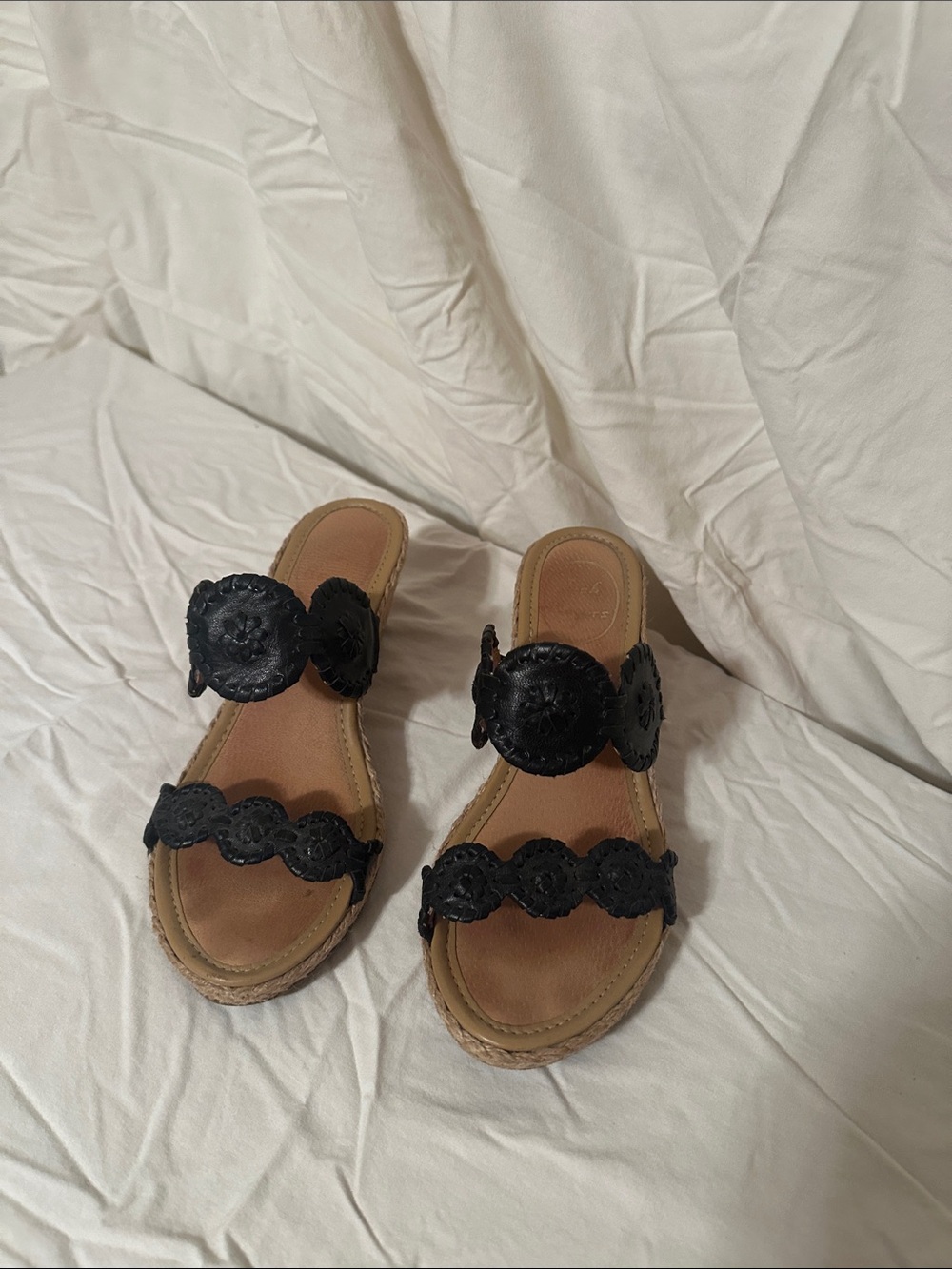 Jack Rogers Black Scalloped Circle Strap Slide Sandals
